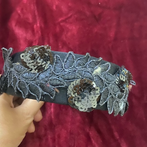 Pretty Hairband - Picture 2 of 2